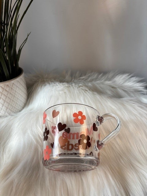 Tasse en verre “Mama Needs Coffee”