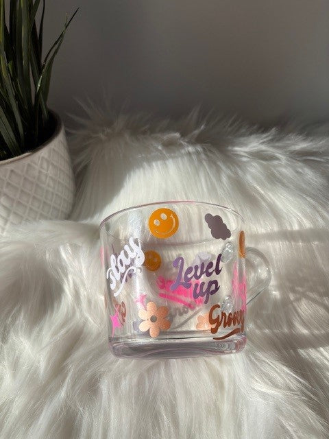 Tasse en verre “Smile, Slay,”